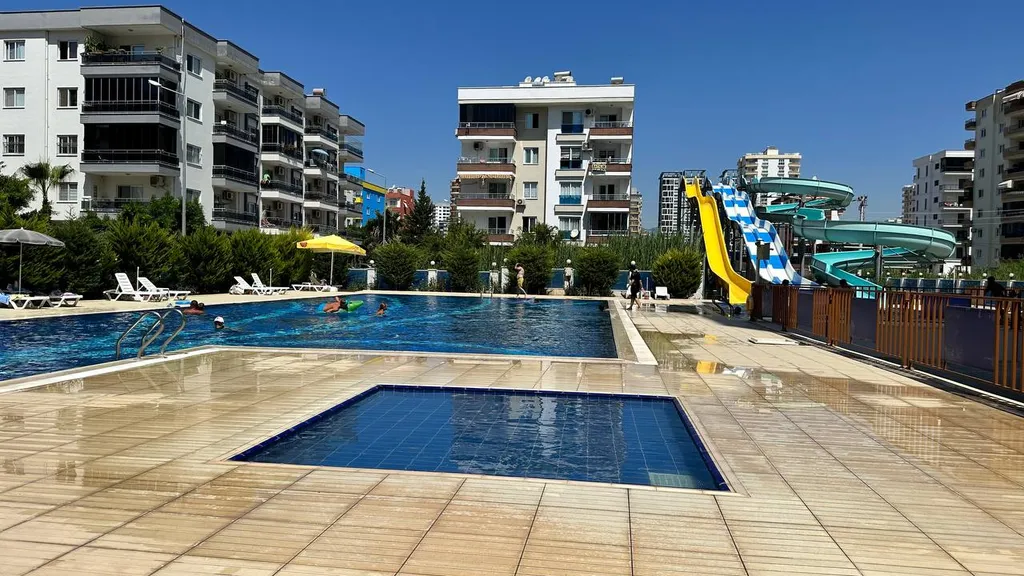 Квартира на Средиземном море с бассейном и горками 4