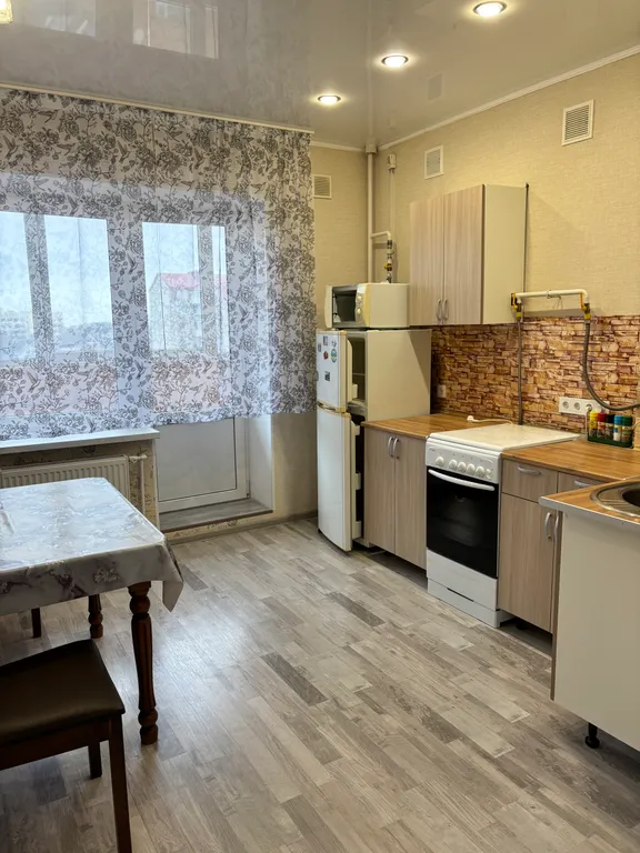 Квартира Сдаётся светлая и уютная квартира, в двух шагах от парка «Поддубного». — Ейск