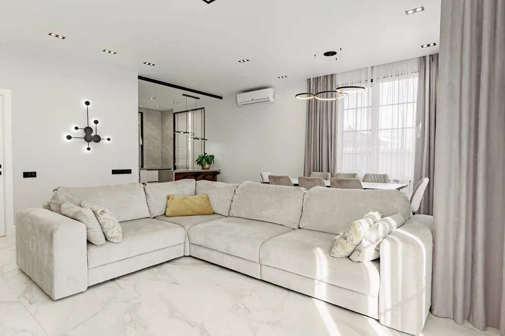 Дом с видом на море, горы, и теплым бассейном