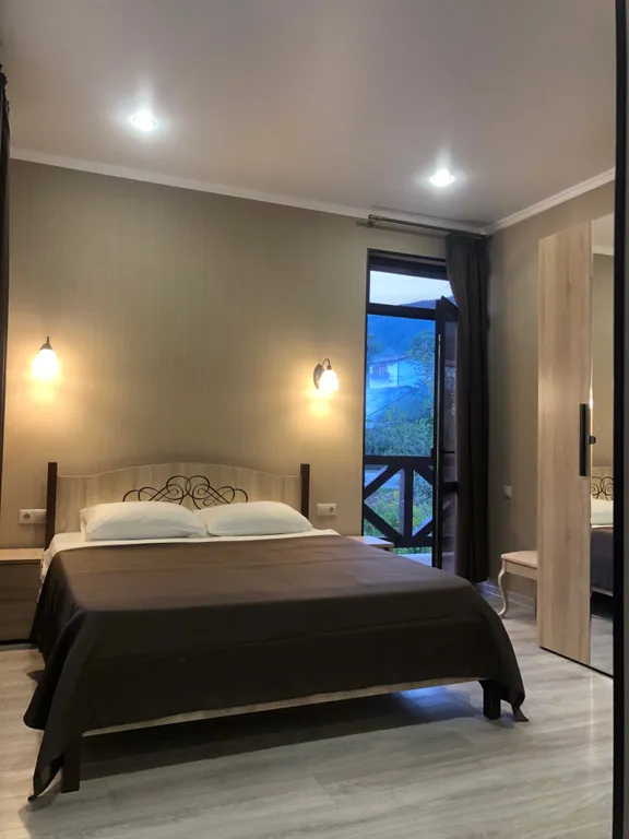 Трёхместный номер с личным балконом