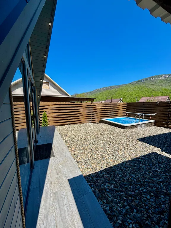 Отдельный домик а-фрейм с бассейном и видом на горы