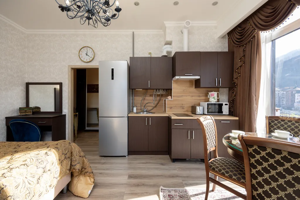 Просторная студия с видом на горы