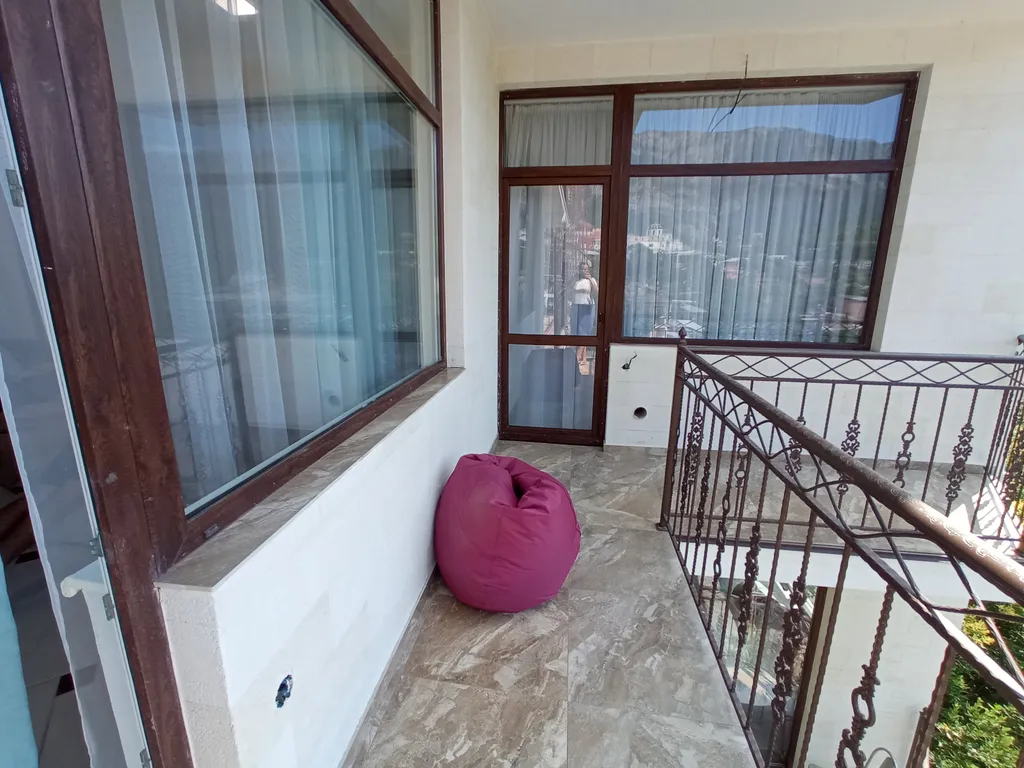 Уютная большая видовая квартира с балконом 2.2