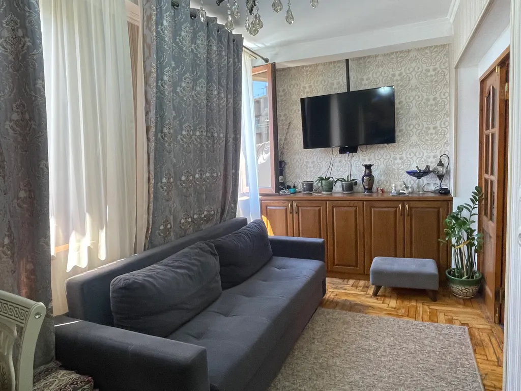 Хорошая, уютная квартира в центре города рядом с Чёрным морем