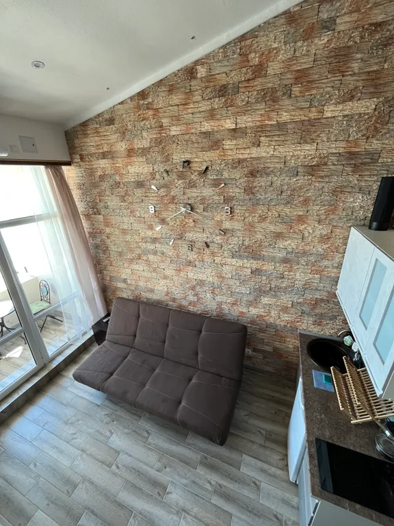 Двухуровневая студия с видом на море