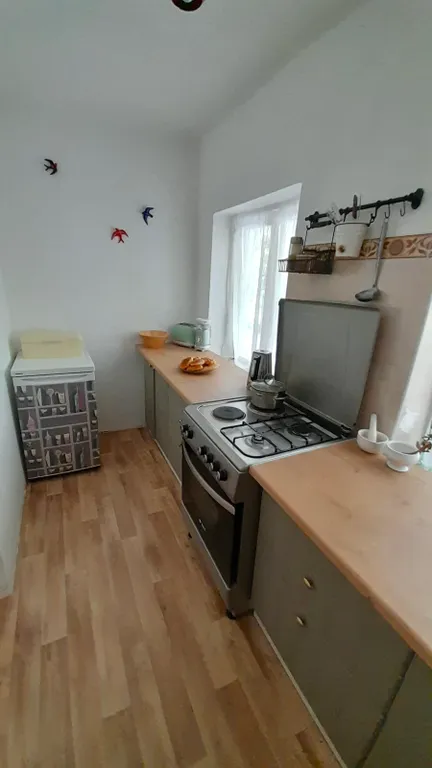 Большой двухэтажный дом с видом на горы