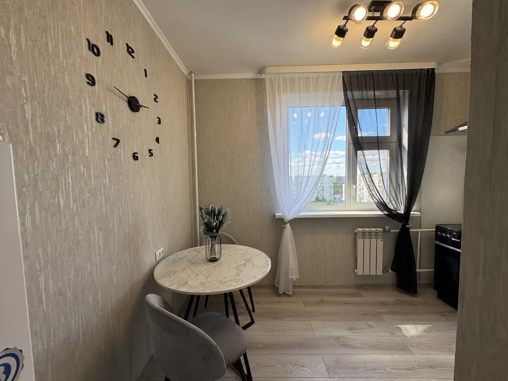 Апартаменты смотрящего с высоты на город