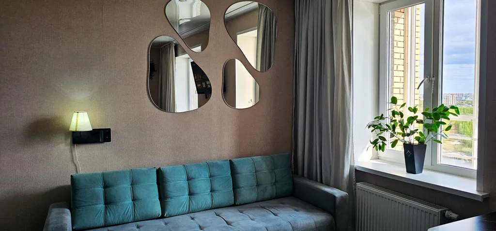 Большая студия с панорамным балконом, видом на реку