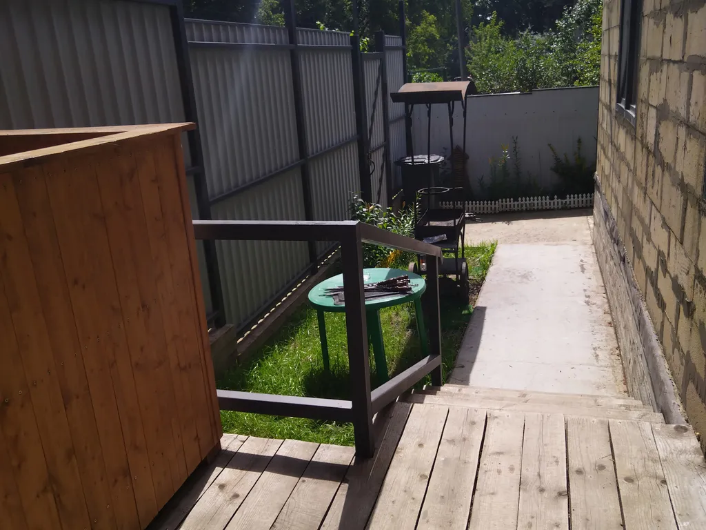 Уютная комната-студия в частном доме