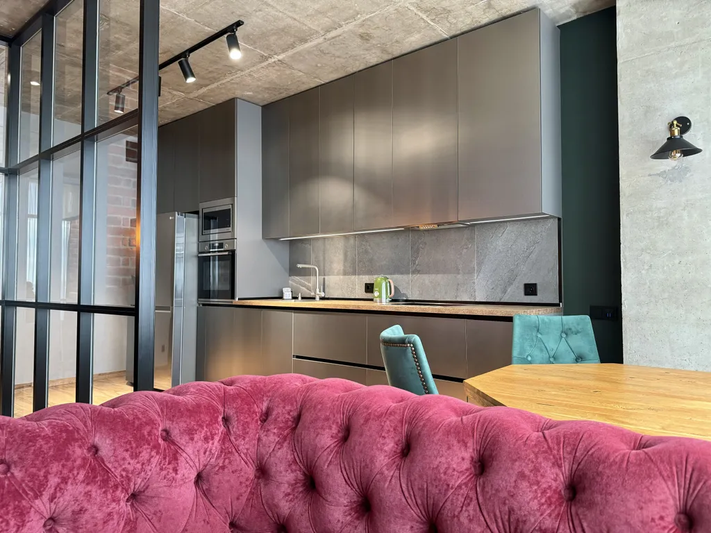 Дизайн-студия с видом на город