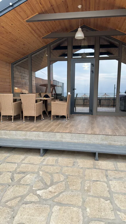 Дом семейный у моря с прямым выходом на пляж