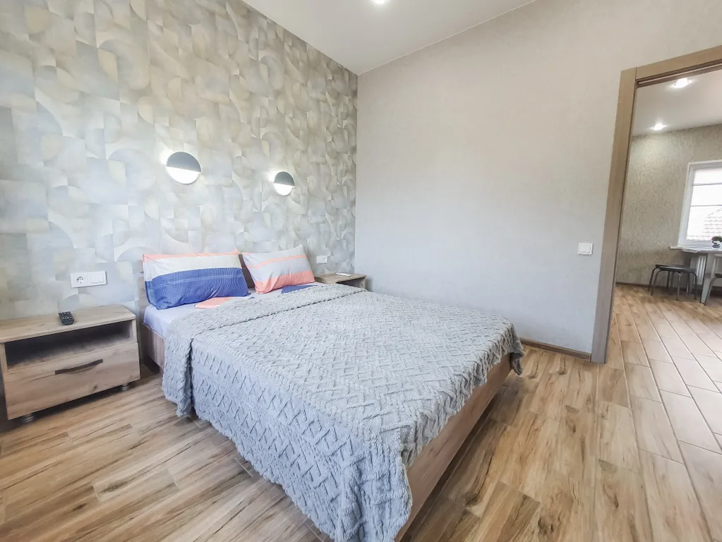 Отдельный дом с благоустроенным двором возле азовского моря