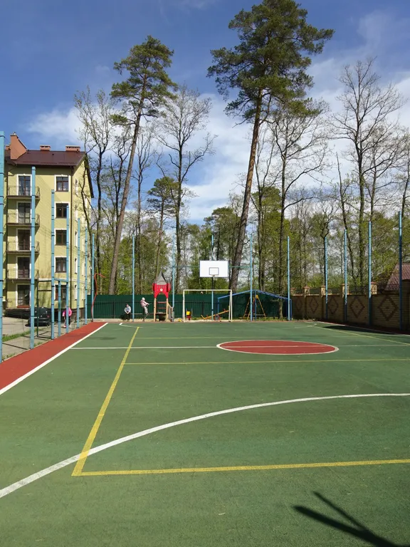 У спуска к морю