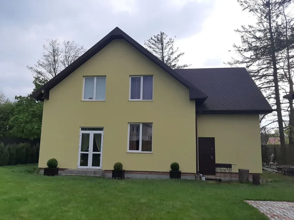 Дом с беседкой