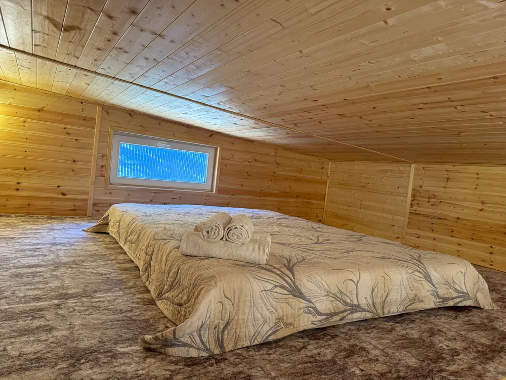 Коттедж в лесу рядом с рекой