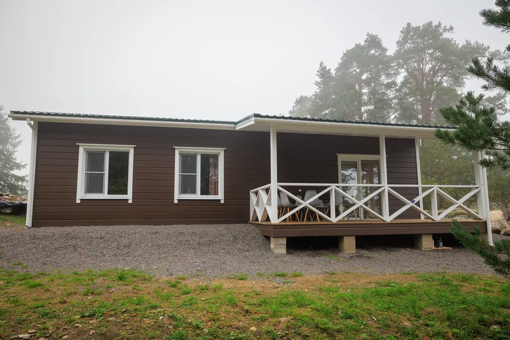 Коттедж с собственным пирсом и террасой на берегу Ладоги