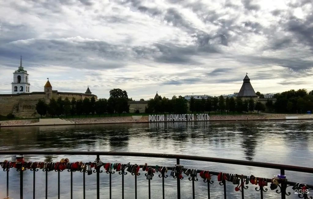 Двухкомнатные апартаменты с видом на Псковский Кремль