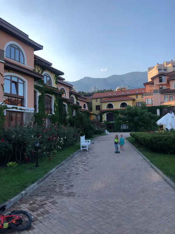 Алупка, 3-х комнатная квартира в ЖК Испанская деревня