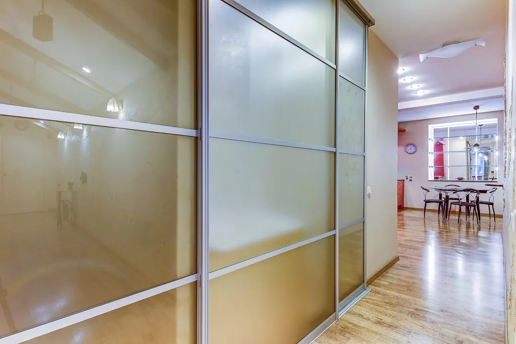 Ryss' 2BR Apt on Nevsky 79