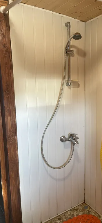 Уютный, деревянный дом с баней в окружении соснового леса