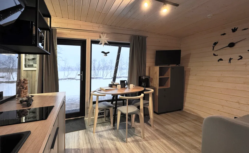 Коттедж Дом семейный с 2 спальнями на берегу реки Свирь — Лодейное Поле