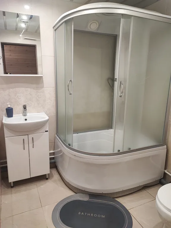 Просторный деревянный коттедж, половина дома 2 этажа 4п