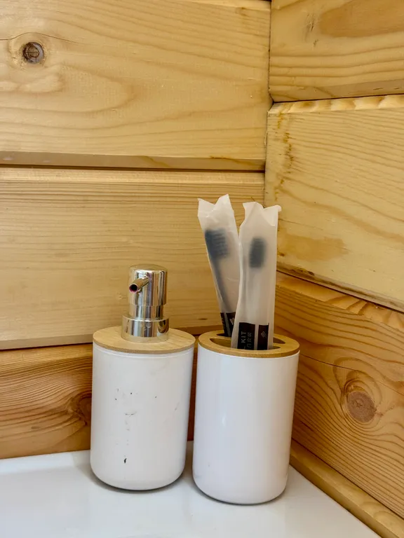 Коттедж Эко-домик Акация на благоустроенной территории — Сухум