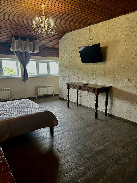 Апартаменты на берегу озера с видом на гору Бештау