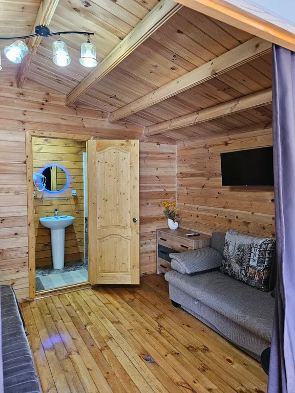 Коттедж Эко домик с парковкой рядом с горной рекой — Гагра