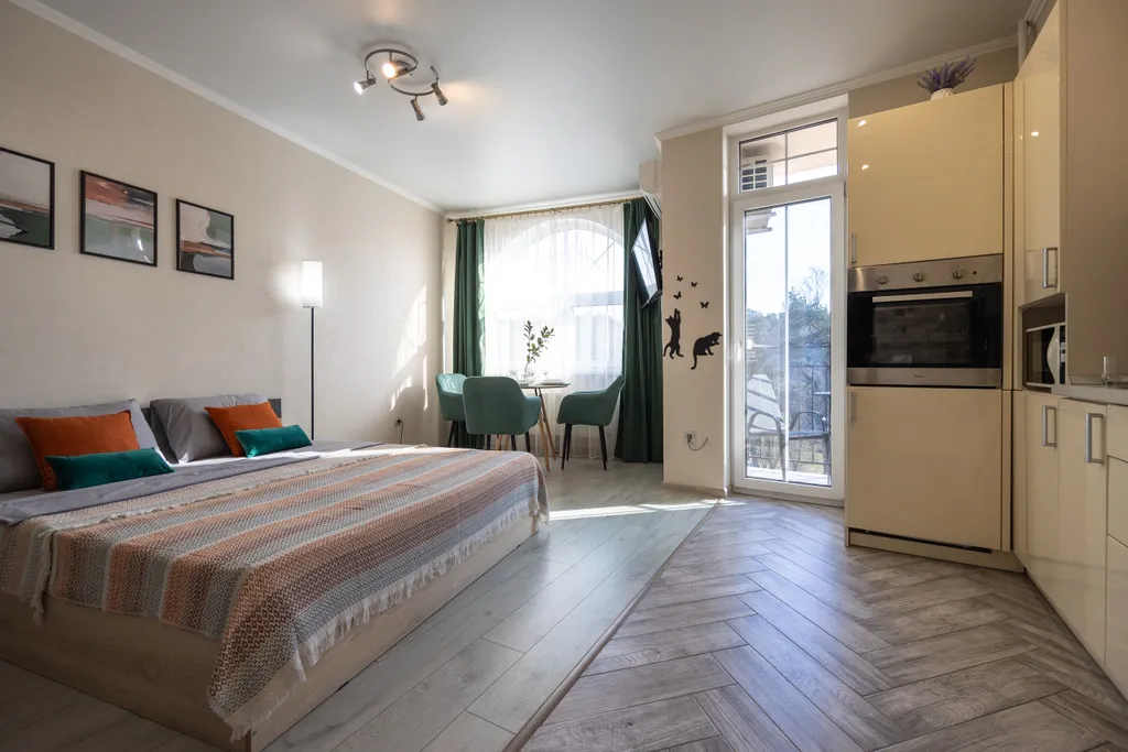 Студия с озером в вашем окне