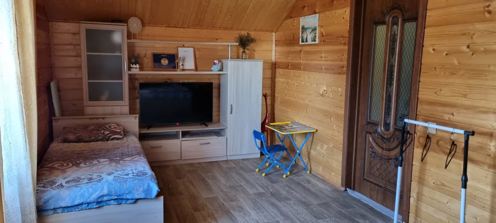 Дом с баней на дровах.