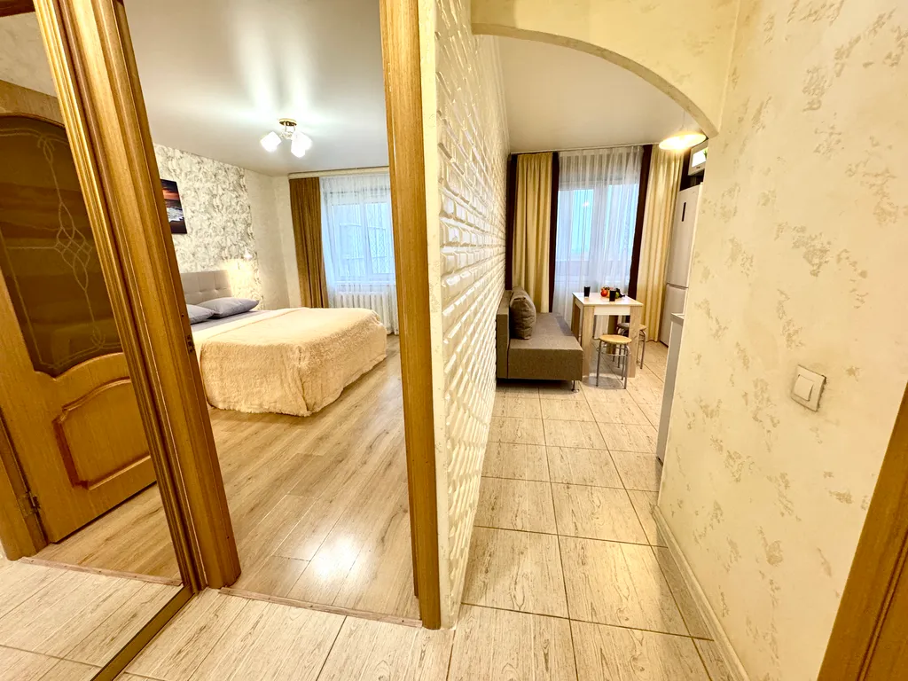 Красивая, уютная квартира в новом доме рядом с ТЦ "Космопорт"