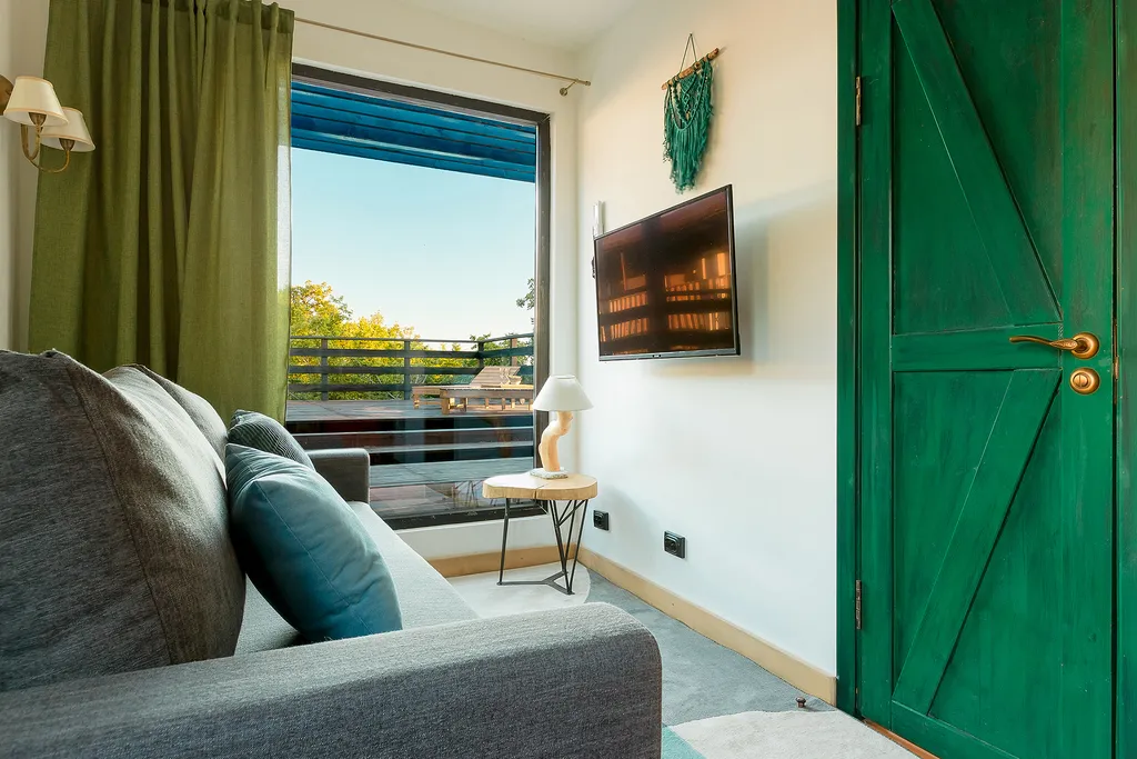 Панорамные апартаменты с террасой и видом на море