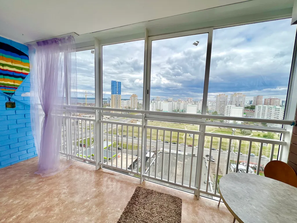 Студия с видом на Каму