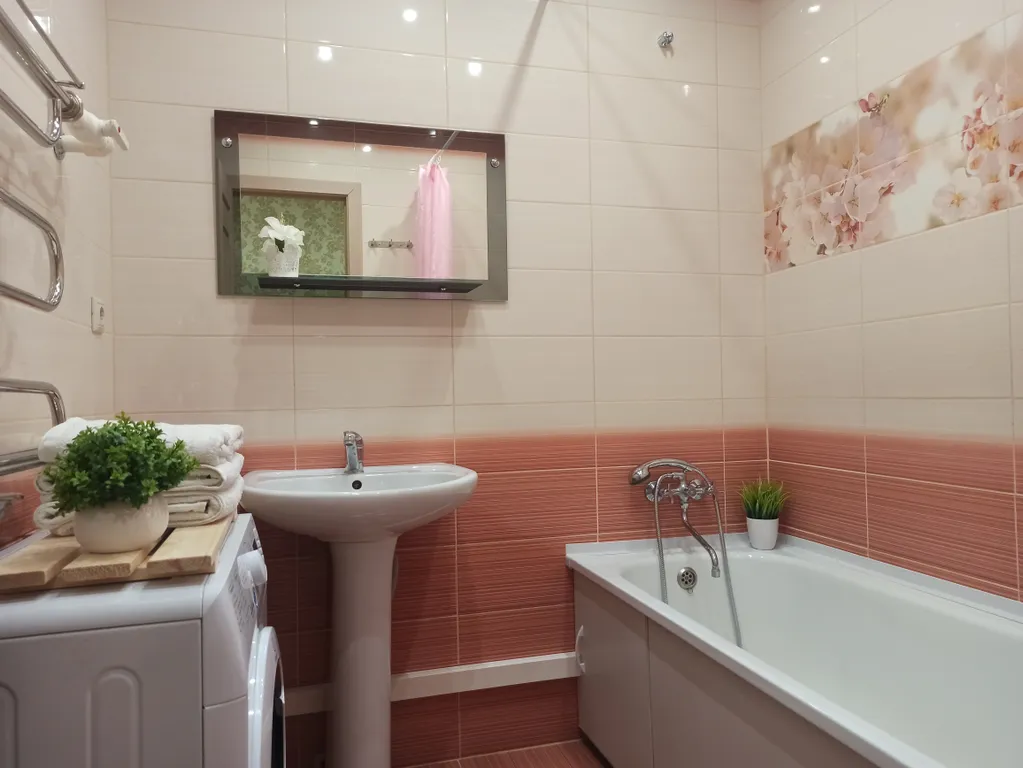 Оливковая, двухкомнатная квартира на Кургане