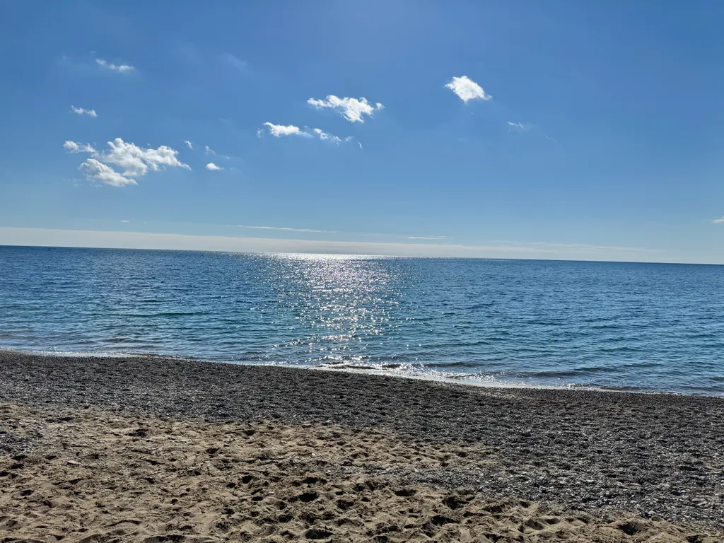 Апартаменты на первой линии с видом на море и горы