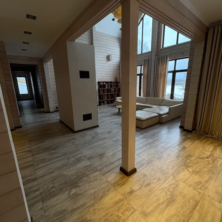 Современный коттедж на берегу озера Лавиярви