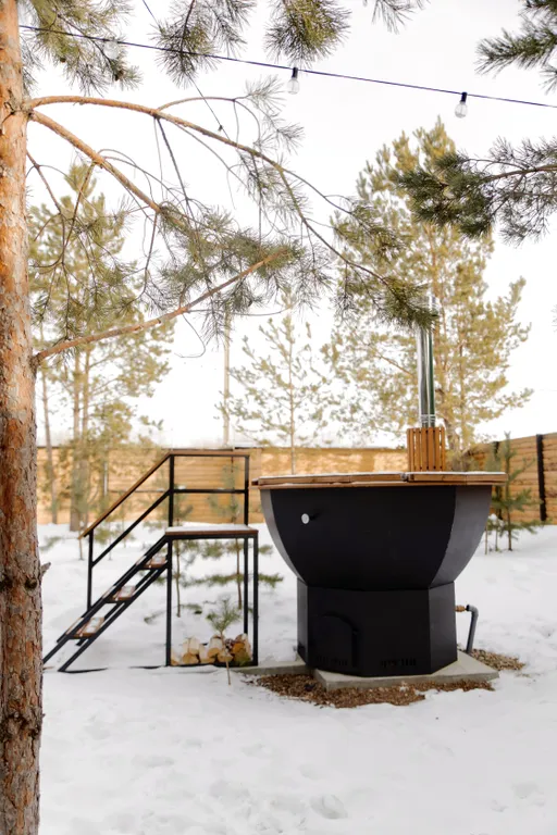 Современный дизайнерский дом с панорамным остеклением и видом на горы