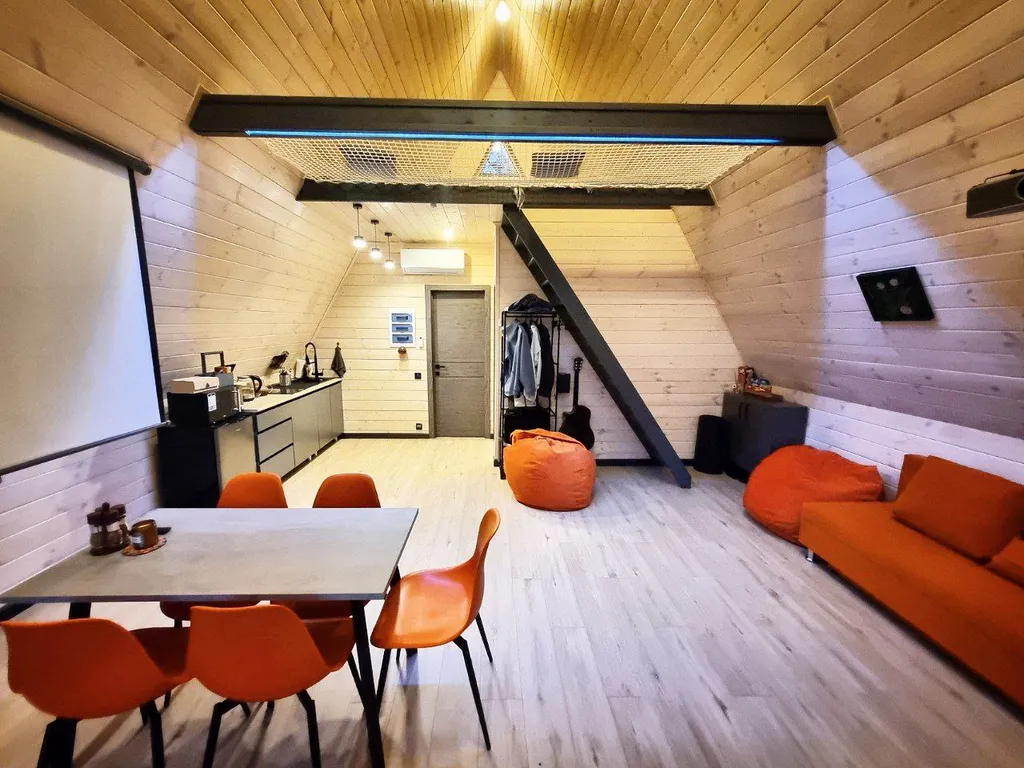 Уютный 3-к А-фрейм у реки с большой террасой и купелью