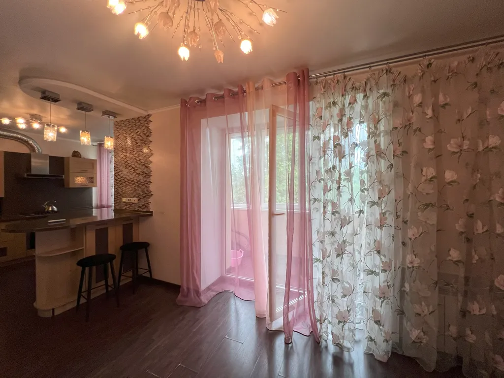 Красивая квартира на набережной