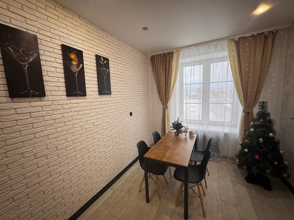 Большая Уютная 1-комнатная квартира,своя парковка,рядом магазин,центр