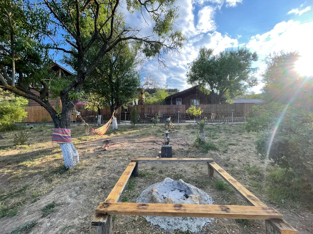 Уютный домик видом на город Дербент 5000 лет и на крепость Нарын-кала