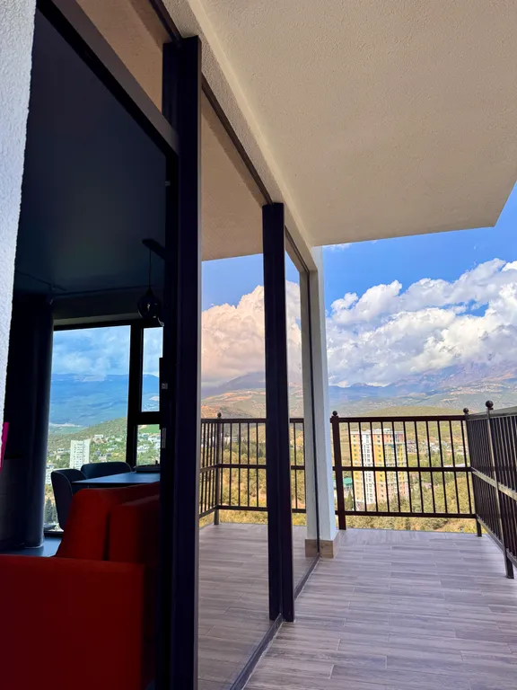 Видовая квартира с бассейном в современном Курортном комплексе