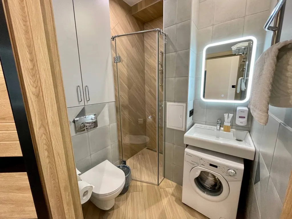 "В Гости!" на Запорожской 69  (1к студия №2 рядом с БЦ "Сити")