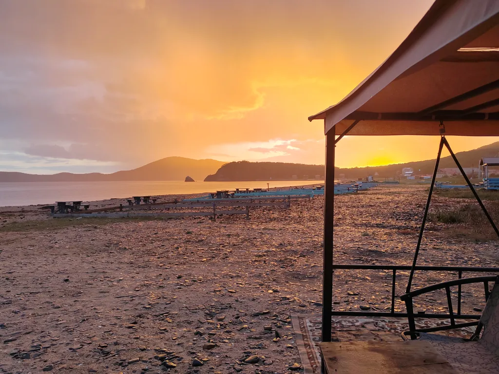 Комплекс с баней из бруса на берегу моря