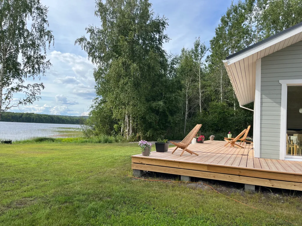 Домик в Карелии на берегу озера