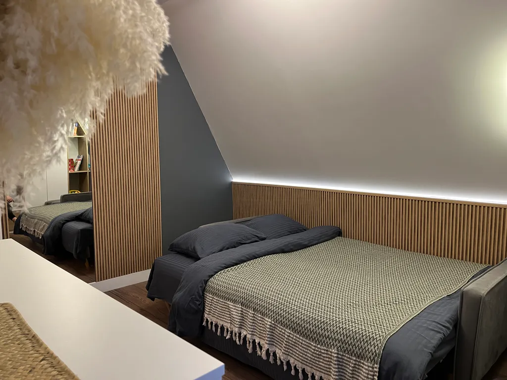 Просторный треугольный дом с джакузи