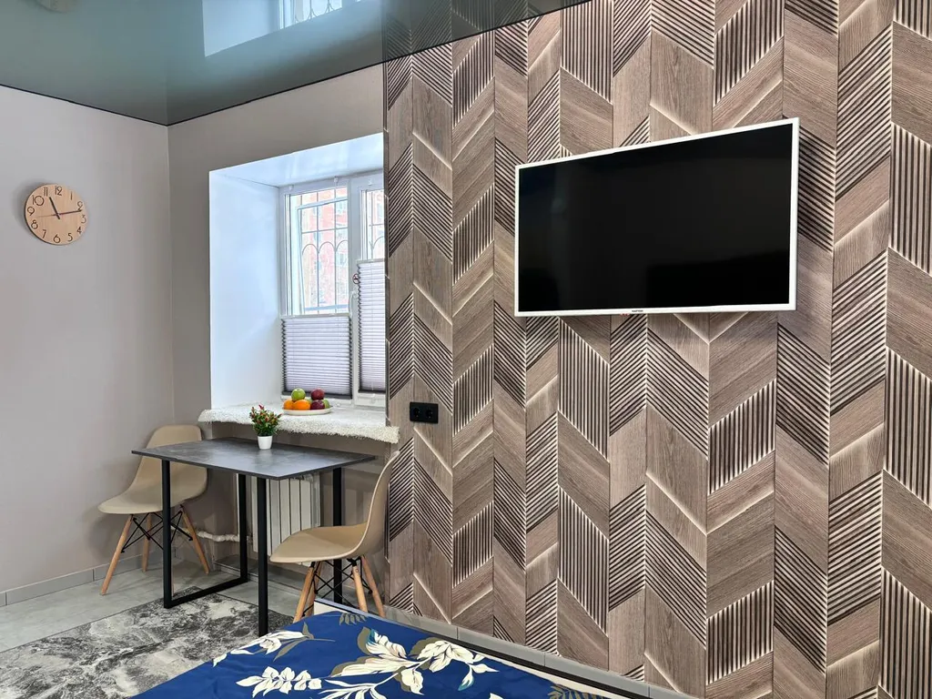 Квартира Потрясающая Студия напротив Терминала в центре Нефтяников — Омск