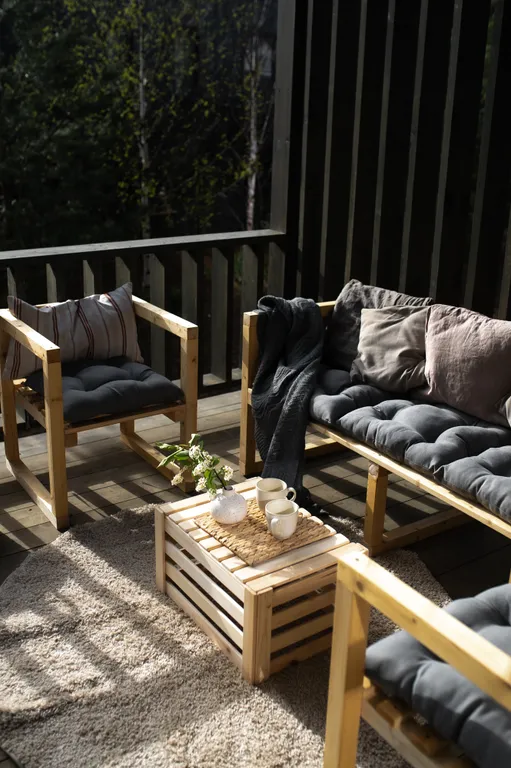 Уютный стильный новый дом с баней в окружении берёзовой рощи