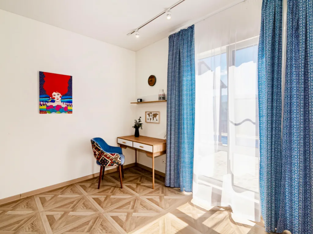 Новый дом с бассейном, сауной и панорамным видом на горы